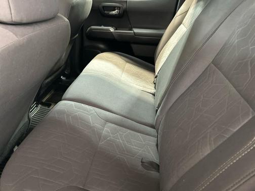 Super White 2019 Toyota Tacoma TRD Sport