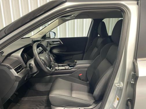 Alloy Silver Metallic 2025 Mitsubishi Outlander ES S-AWC