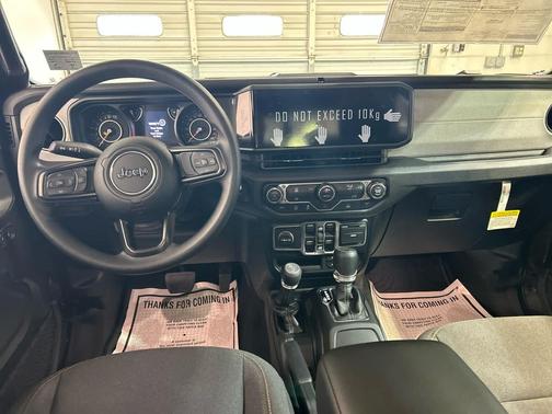 Granite Crystal Metallic Clearcoat 2026 Jeep Gladiator Sport
