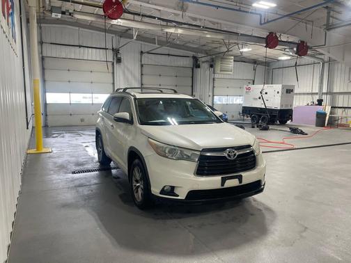 Blizzard Pearl 2015 Toyota Highlander XLE