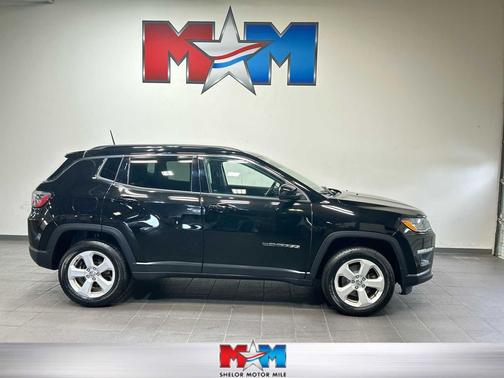 Diamond Black Crystal Pearlcoat 2018 Jeep Compass Latitude