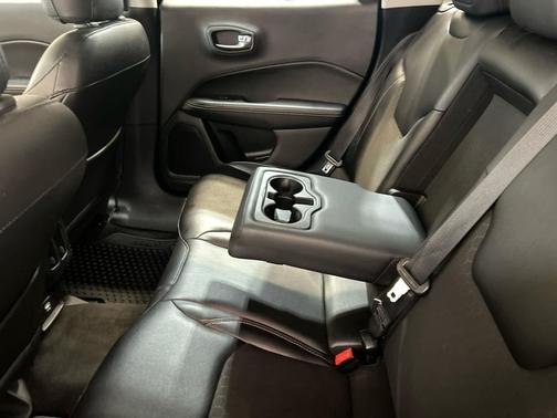 Diamond Black Crystal Pearlcoat 2018 Jeep Compass Latitude