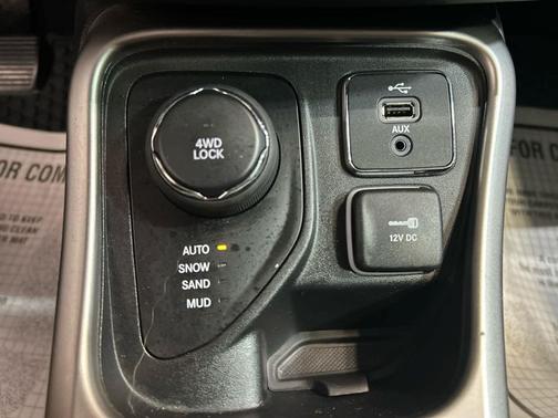 Diamond Black Crystal Pearlcoat 2018 Jeep Compass Latitude
