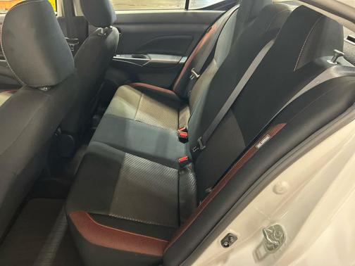 Aspen White Tricoat 2025 Nissan Versa 1.6 S