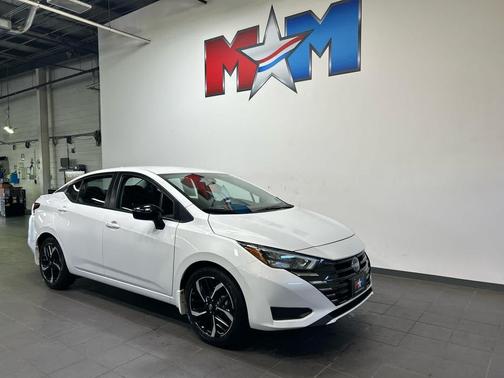 Aspen White Tricoat 2025 Nissan Versa 1.6 S