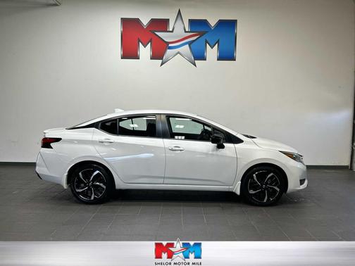 Aspen White Tricoat 2025 Nissan Versa 1.6 S