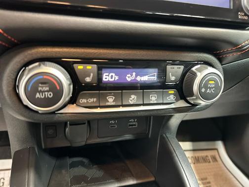 Aspen White Tricoat 2025 Nissan Versa 1.6 S