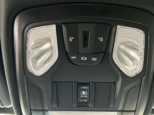 Diamond Black Crystal Pearlcoat 2024 RAM 1500 Tradesman