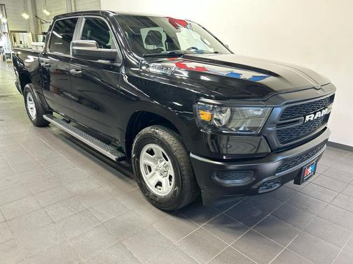 Diamond Black Crystal Pearlcoat 2024 RAM 1500 Tradesman