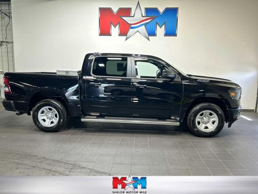 Diamond Black Crystal Pearlcoat 2024 RAM 1500 Tradesman