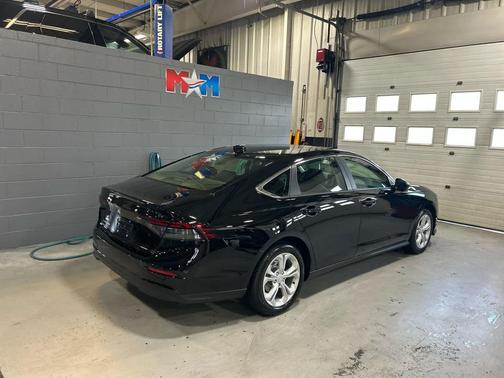 2025 Honda Accord LX 1.5T