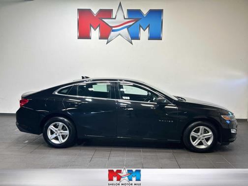 Mosaic Black Metallic 2024 Chevrolet Malibu FWD 1LT