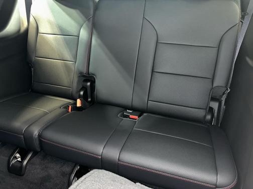 Polar White Tricoat 2026 Chevrolet Traverse RS