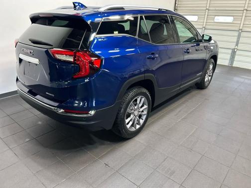 Marine Metallic 2022 GMC Terrain SLT