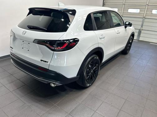 Platinum White Pearl 2027 Honda HR-V Sport AWD