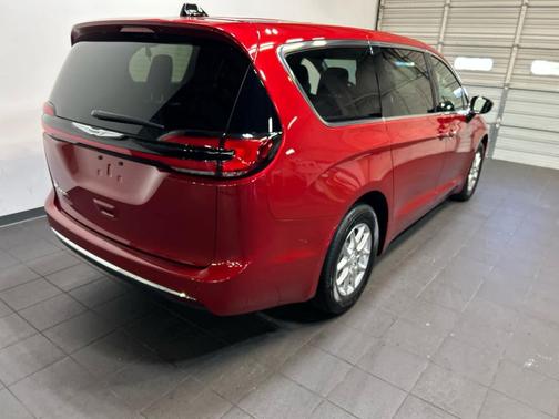 Red Hot Pearlcoat 2025 Chrysler Pacifica L