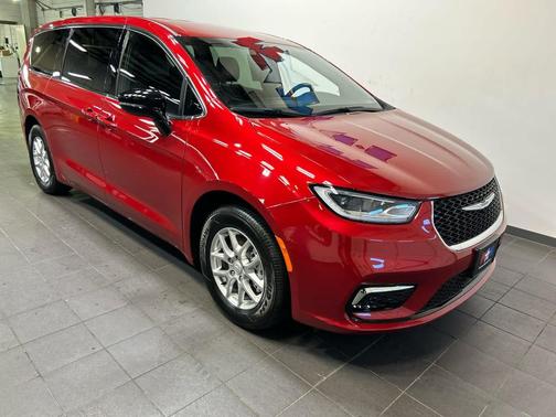 Red Hot Pearlcoat 2025 Chrysler Pacifica L