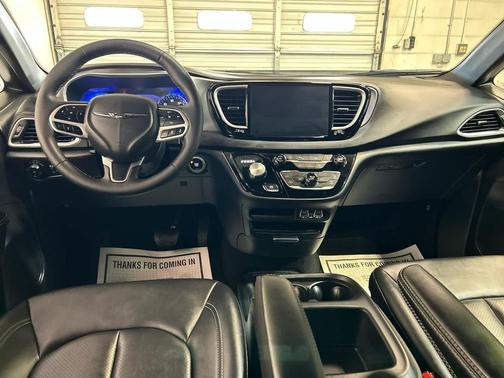 Red Hot Pearlcoat 2025 Chrysler Pacifica L