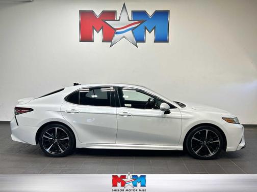 Wind Chill Pearl 2019 Toyota Camry XSE