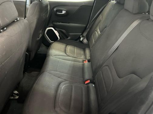 Alpine White 2018 Jeep Renegade Latitude