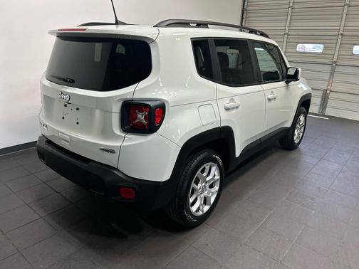 Alpine White 2018 Jeep Renegade Latitude