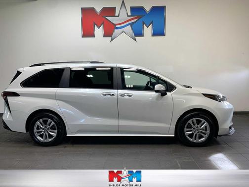 2025 Toyota Sienna XLE