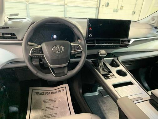 2025 Toyota Sienna XLE