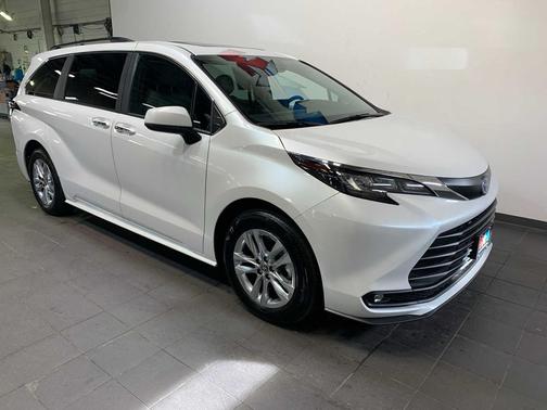 2025 Toyota Sienna XLE