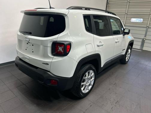 Alpine White Clearcoat 2022 Jeep Renegade Latitude