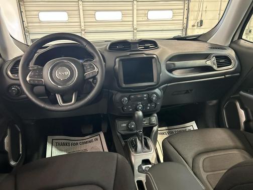 Alpine White Clearcoat 2022 Jeep Renegade Latitude