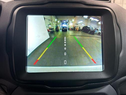 Alpine White Clearcoat 2022 Jeep Renegade Latitude