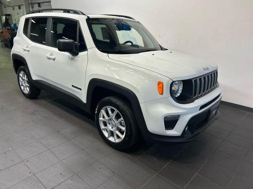 Alpine White Clearcoat 2022 Jeep Renegade Latitude