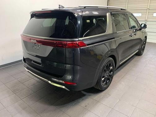 2024 Kia Carnival SX