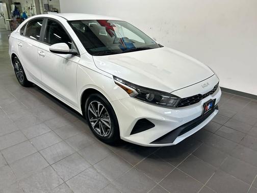 Snow White Pearl 2024 Kia Forte LXS
