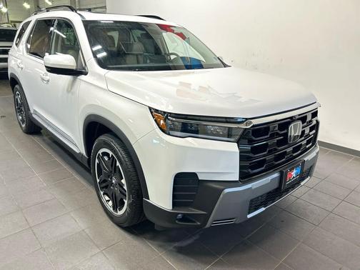 Platinum White Pearl 2026 Honda Pilot Touring 8-Passenger