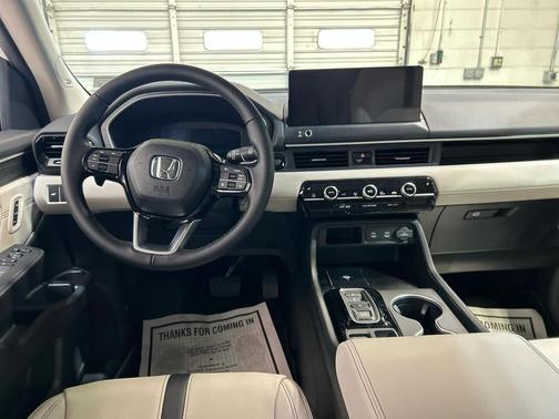 Platinum White Pearl 2026 Honda Pilot Touring 8-Passenger