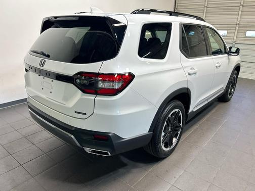 Platinum White Pearl 2026 Honda Pilot Touring 8-Passenger