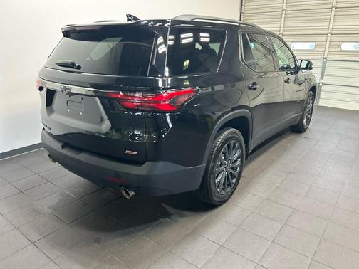 Mosaic Black Metallic 2023 Chevrolet Traverse RS