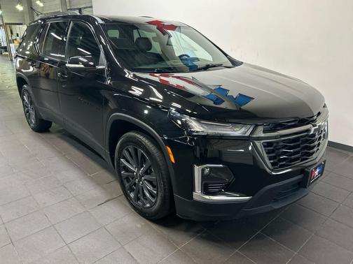 Mosaic Black Metallic 2023 Chevrolet Traverse RS