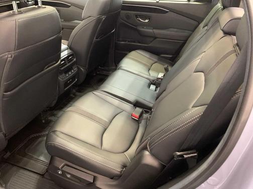 2025 Honda Pilot Touring 8-Passenger