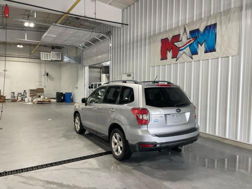 Ice Silver Metallic 2014 Subaru Forester 2.5i Premium