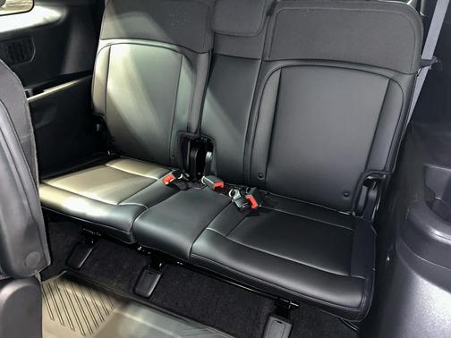 MIDNIGHT LAKE B 2027 Kia Telluride S
