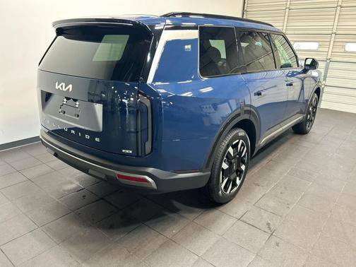 MIDNIGHT LAKE B 2027 Kia Telluride S