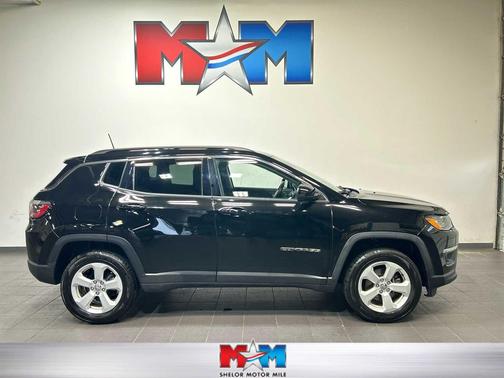 Diamond Black Crystal Pearlcoat 2018 Jeep Compass Latitude