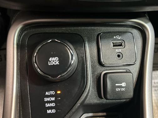 Diamond Black Crystal Pearlcoat 2018 Jeep Compass Latitude