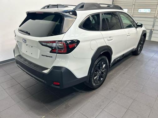 Crystal White Pearl 2025 Subaru Outback Onyx Edition