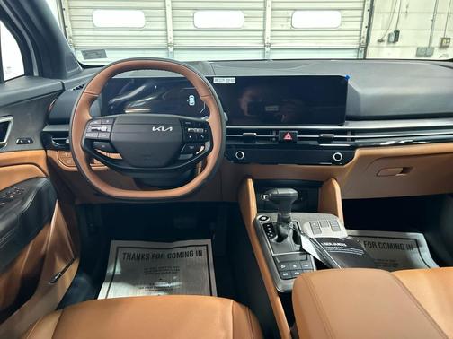 GLACIAL WHITE 2026 Kia Sportage X-Line
