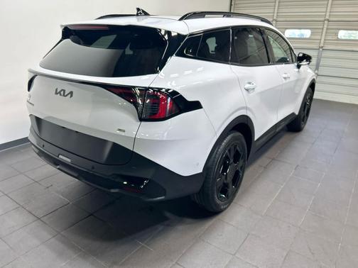 GLACIAL WHITE 2026 Kia Sportage X-Line