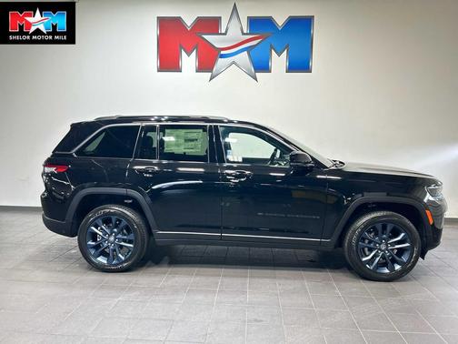 Diamond Black Crystal Pearlcoat 2026 Jeep Grand Cherokee 85th Anniversay Edition 4x4