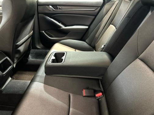Lunar Silver Metallic 2019 Honda Accord LX